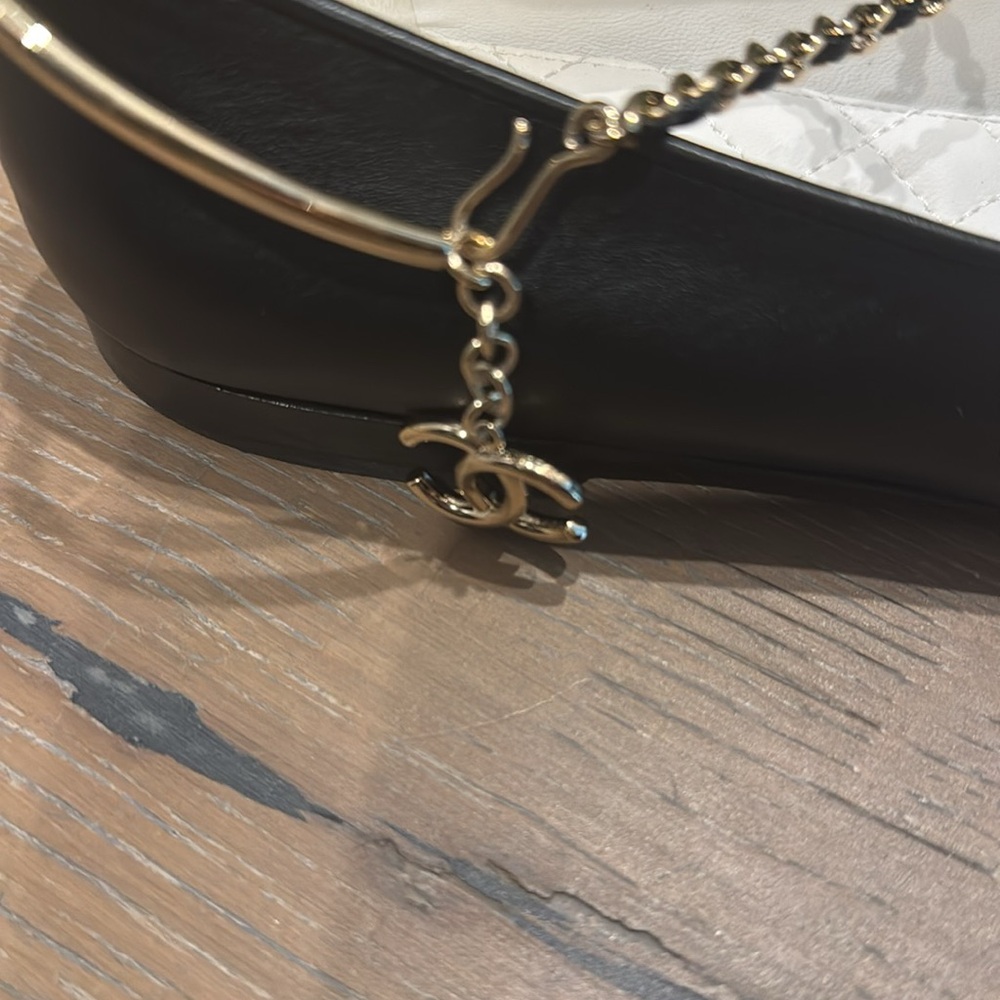 Chanel ballet flares with patent toe and chain and charms around the ankle - Picture 3 of 12